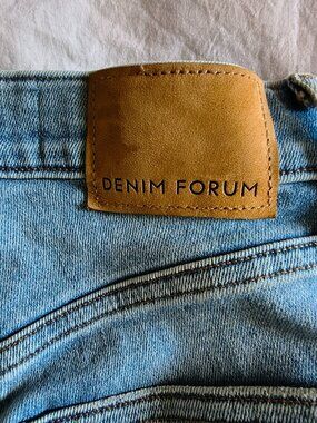 Aritzia Denim Forum The Lola High Rise Skinny Crop Jeans Size 24